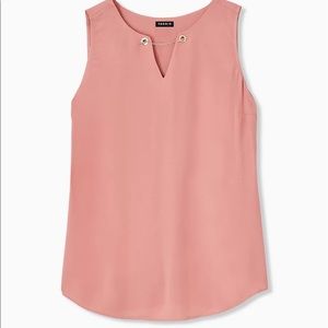 Torrid Desert Sand Crepe Chain Tank Top Size 2. NWT